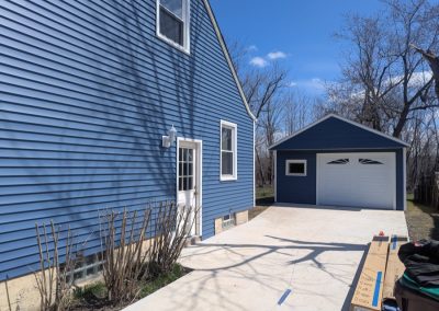 Specialty Siding AFTER - Newport Carvedwood•44 clapboard with SOLARDEFENSE REFLECTIVE TECHNOLOGY™